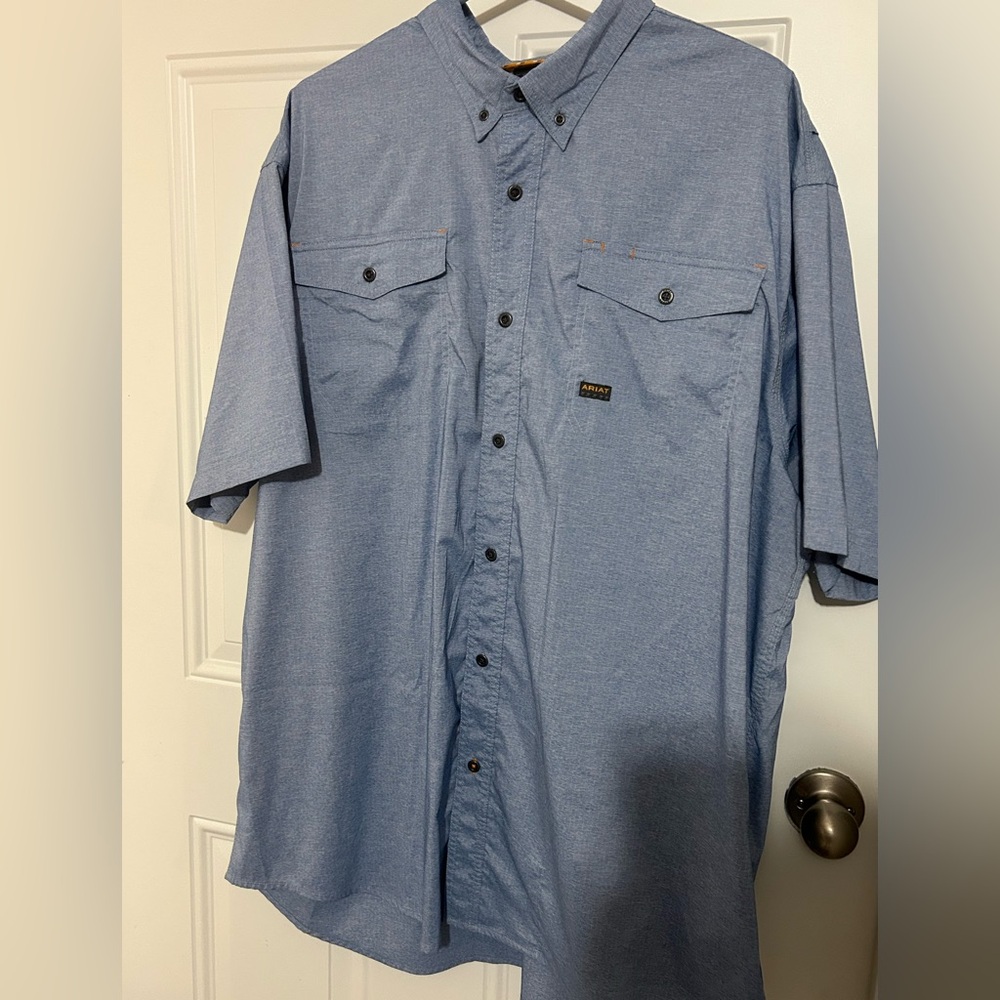 Ariat Casual Short-Sleeve Button-Down Shirt in Blue